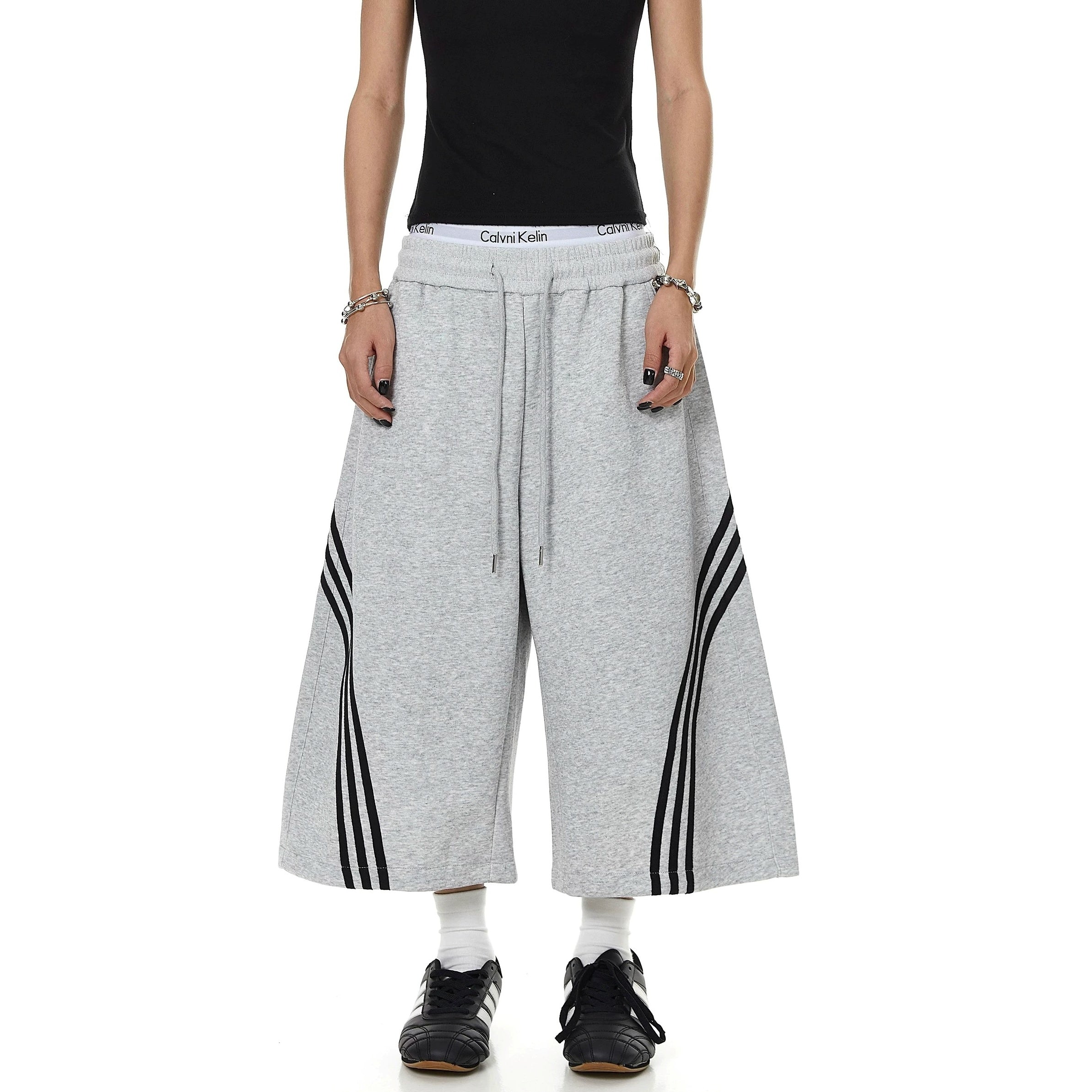 Three-Stripe Cropped Sweat Pants MB7408