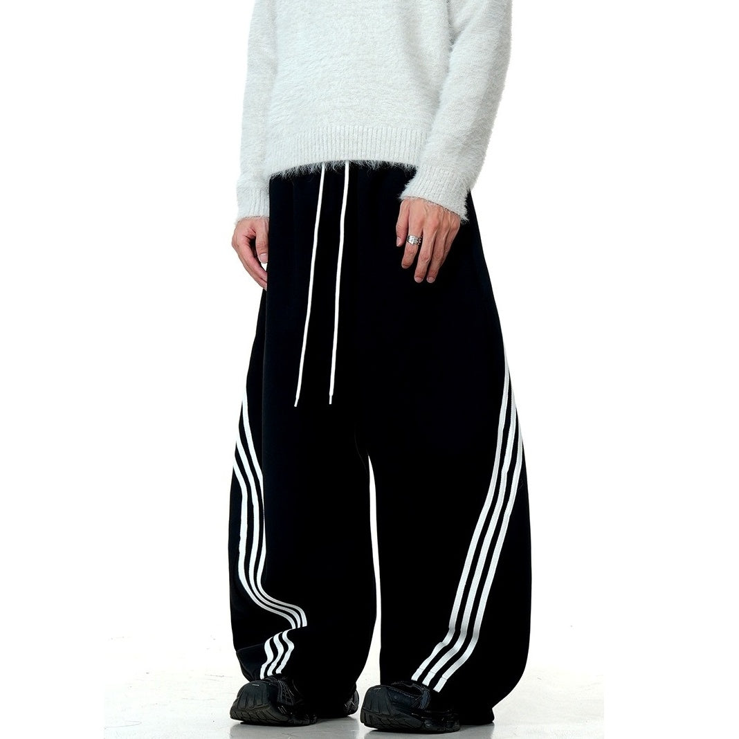 Slant Three Bar Wide Sweat Pants MB7407