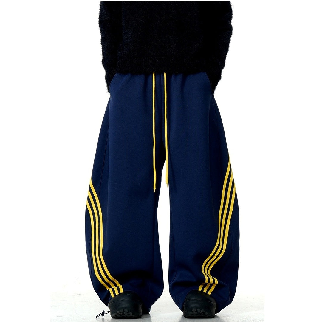 Slant Three Bar Wide Sweat Pants MB7407